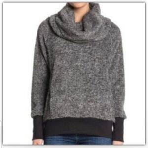 NWT Te Verde faux fur sweater